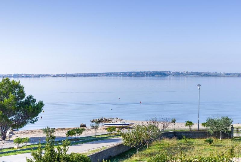 Apartment Nin - Vrsi At The Beach ภายนอก รูปภาพ