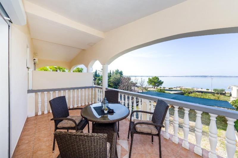 Apartment Nin - Vrsi At The Beach ภายนอก รูปภาพ
