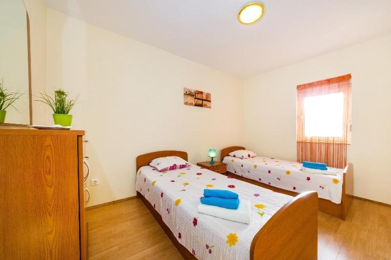 Apartment Nin - Vrsi At The Beach ภายนอก รูปภาพ