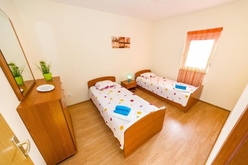 Apartment Nin - Vrsi At The Beach ภายนอก รูปภาพ